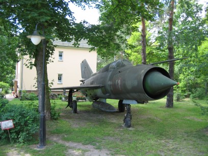 MIG 21 im Vorgarten